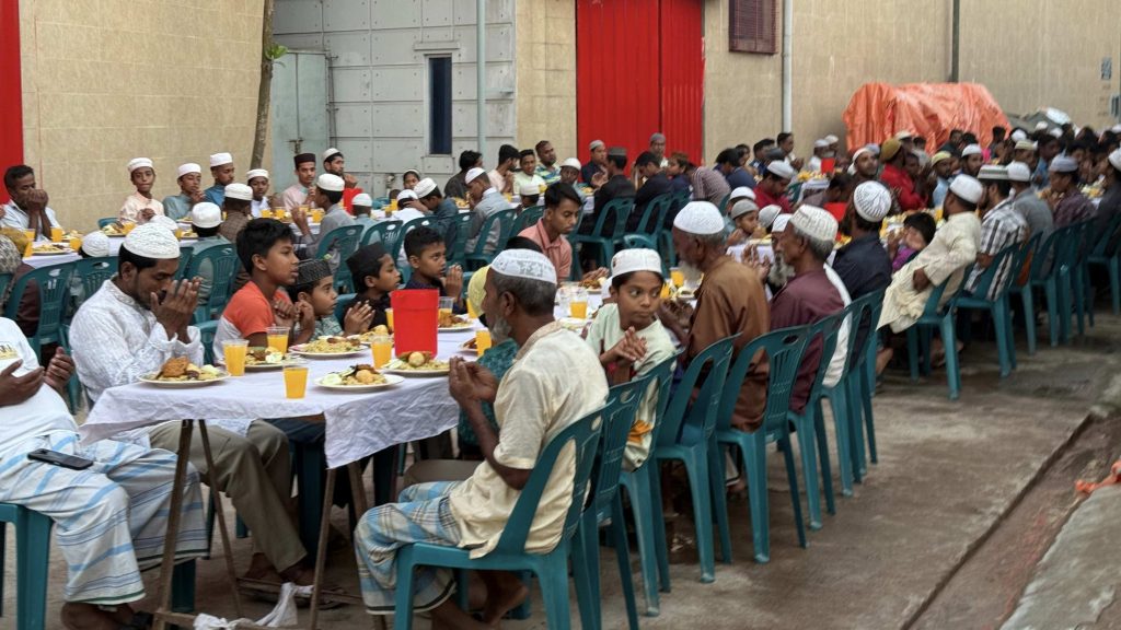 ভালুকায় এস এন এস সিএনজি ও ব্যাগ ফ্যাক্টরীর উদ্যোগে ইফতার ও দোয়া মাহফিল ভালুকায় এস এন এস সিএনজি ও ব্যাগ ফ্যাক্টরীর উদ্যোগে ইফতার ও দোয়া মাহফিল