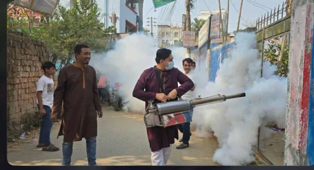 ভালুকা পৌরসভা এলাকায় মশক নিধন কার্যক্রমের উদ্বোধন ভালুকা পৌরসভা এলাকায় মশক নিধন কার্যক্রমের উদ্বোধন