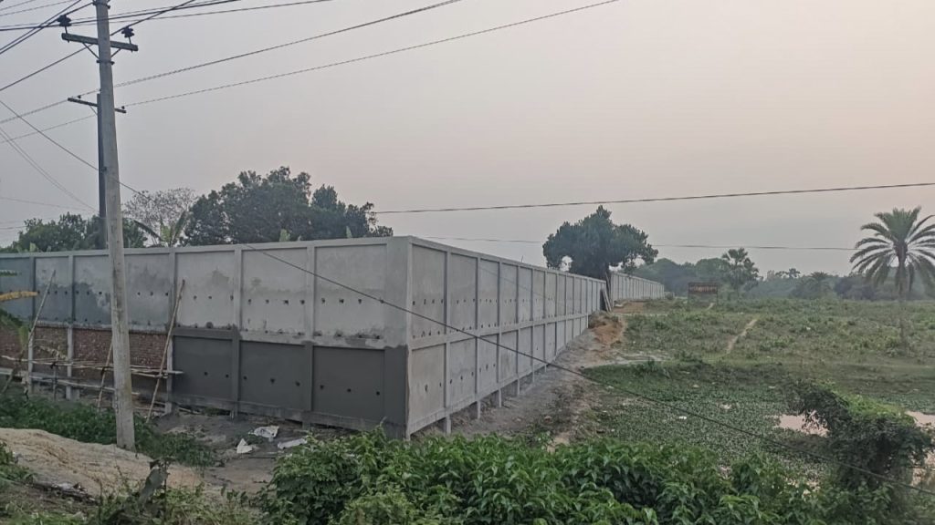 ভালুকায় প্রশাসনকে বৃদ্ধাঙ্গুলি দেখিয়ে শিল্প প্রতিষ্ঠানের জমি দখলের অভিযোগ, অভিযুক্ত বিএনপি নেতা কামরুল ঢালী ভালুকায় প্রশাসনকে বৃদ্ধাঙ্গুলি দেখিয়ে শিল্প প্রতিষ্ঠানের জমি দখলের অভিযোগ, অভিযুক্ত বিএনপি নেতা কামরুল ঢালী