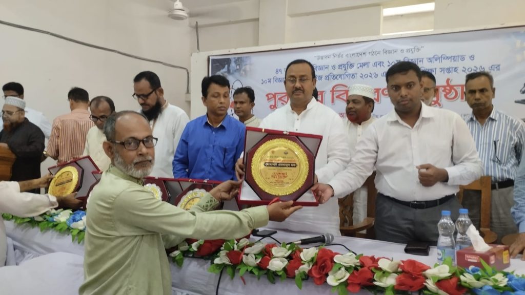 ভালুকায় জাতীয় শিক্ষা সপ্তাহে শ্রেষ্ঠ প্রতিষ্ঠান প্রধান এমদাদুল হক টিটু